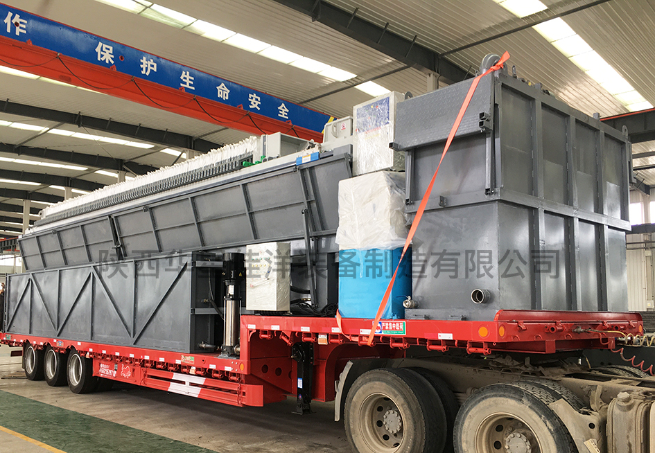 方便轉(zhuǎn)場(chǎng)移動(dòng)式車載壓濾機(jī)